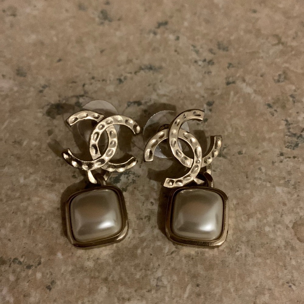CHANEL Earrings